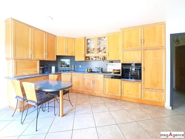 Maison à BOUGUENAIS, 44340 - 6 pièces 125m²