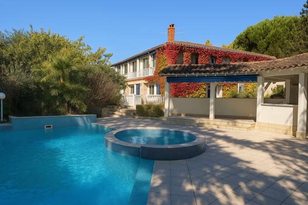 Pujols (47300) PUJOLS, MAISON SUR 2 NIVEAUX D'ENVIRON 225 M², 6 CHAMBRES SUR 2 459M² DE TERRAIN