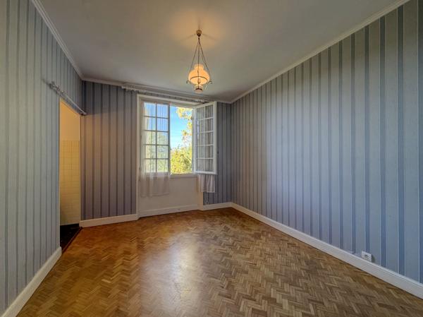 Pujols (47300) PUJOLS, MAISON SUR 2 NIVEAUX D'ENVIRON 225 M², 6 CHAMBRES SUR 2 459M² DE TERRAIN