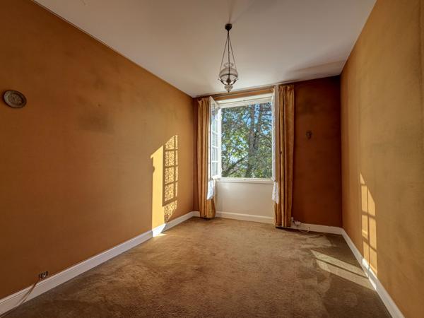 Pujols (47300) PUJOLS, MAISON SUR 2 NIVEAUX D'ENVIRON 225 M², 6 CHAMBRES SUR 2 459M² DE TERRAIN