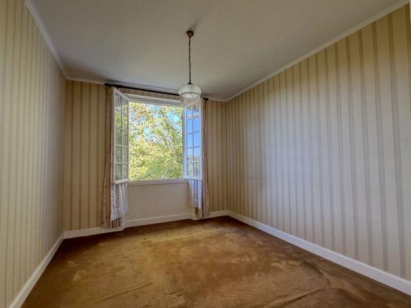 Pujols (47300) PUJOLS, MAISON SUR 2 NIVEAUX D'ENVIRON 225 M², 6 CHAMBRES SUR 2 459M² DE TERRAIN