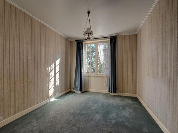 Pujols (47300) PUJOLS, MAISON SUR 2 NIVEAUX D'ENVIRON 225 M², 6 CHAMBRES SUR 2 459M² DE TERRAIN