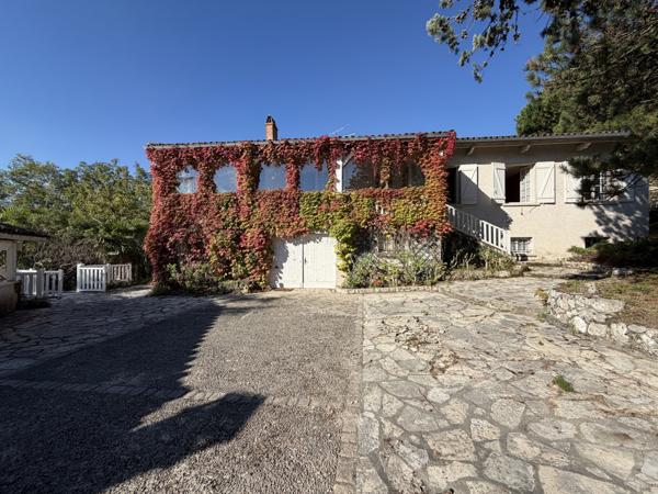 Pujols (47300) PUJOLS, MAISON SUR 2 NIVEAUX D'ENVIRON 225 M², 6 CHAMBRES SUR 2 459M² DE TERRAIN