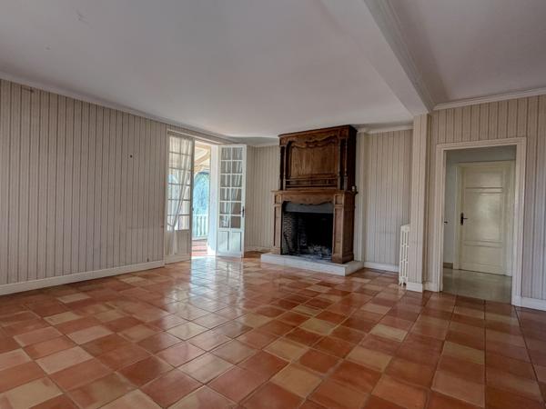 Pujols (47300) PUJOLS, MAISON SUR 2 NIVEAUX D'ENVIRON 225 M², 6 CHAMBRES SUR 2 459M² DE TERRAIN