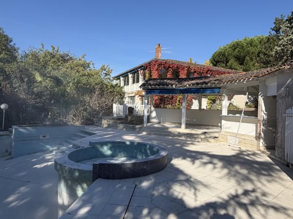 Pujols (47300) PUJOLS, MAISON SUR 2 NIVEAUX D'ENVIRON 225 M², 6 CHAMBRES SUR 2 459M² DE TERRAIN