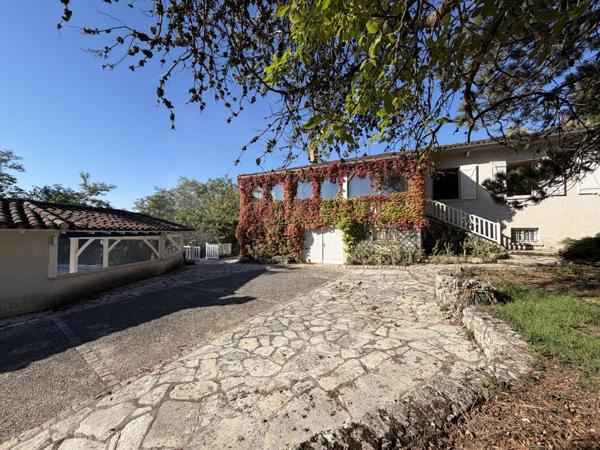 Pujols (47300) PUJOLS, MAISON SUR 2 NIVEAUX D'ENVIRON 225 M², 6 CHAMBRES SUR 2 459M² DE TERRAIN