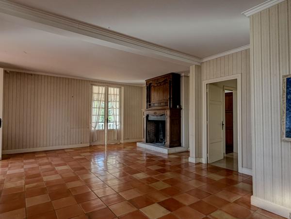 Pujols (47300) PUJOLS, MAISON SUR 2 NIVEAUX D'ENVIRON 225 M², 6 CHAMBRES SUR 2 459M² DE TERRAIN