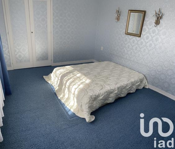 Maison traditionnelle 8 pièces de 160 m² à Vivy (49680)