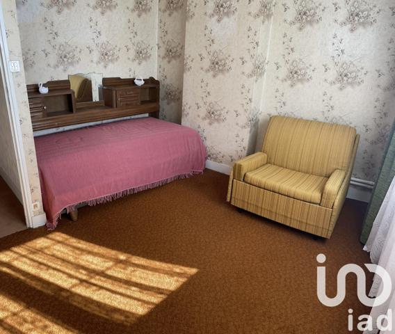 Maison traditionnelle 8 pièces de 160 m² à Vivy (49680)