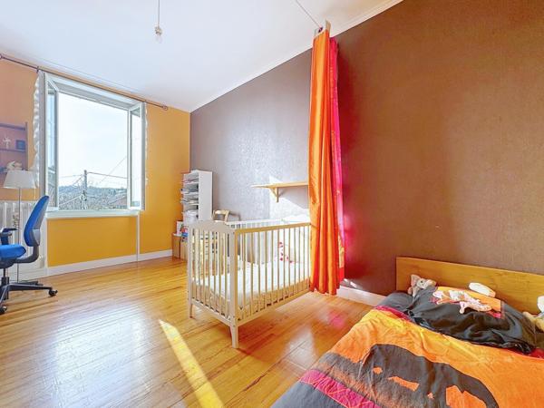 Maison au calme, vue montagnes, secteur résidentiel