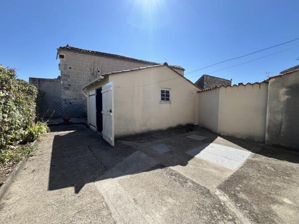 Maison avec cour et garage