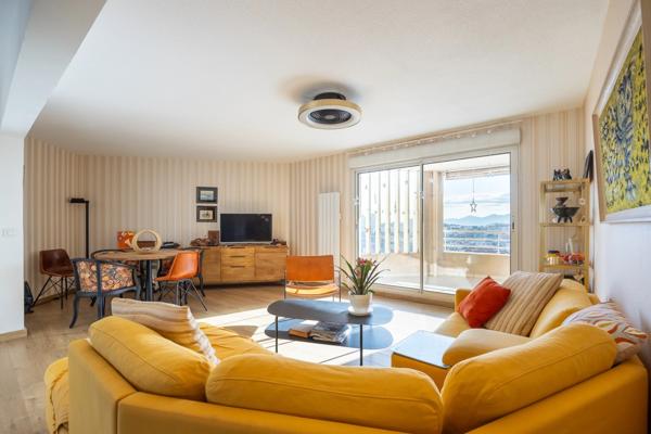 ***VISITE VIRTUELLE SUR DEMANDE – MARSEILLE 4EME - T3 71 m² – TERRASSES – VUE DÉGAGÉE – BOX – LONGCHAMP / CINQ AVENUES – RÉSIDENCE 2000***