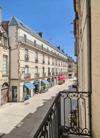 Appartement T2 ancien hypercentre avec balcon