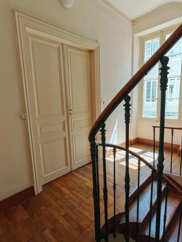 Appartement T2 ancien hypercentre avec balcon