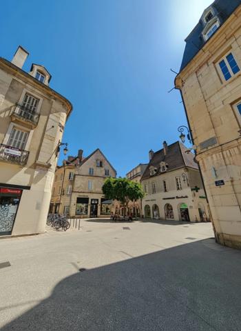 Appartement T2 ancien hypercentre avec balcon