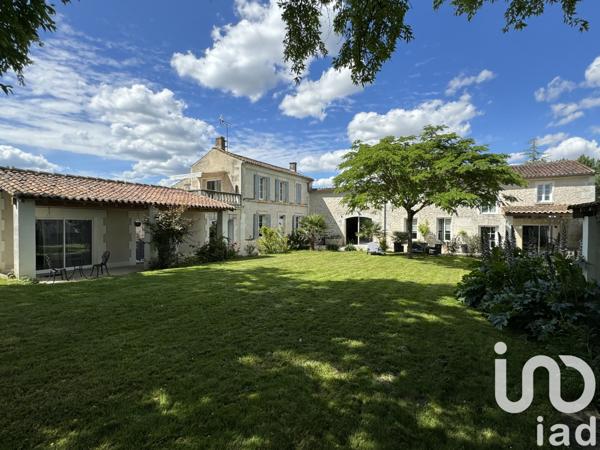Maison à vendre 13 pièces 333 m² Bourg-Charente