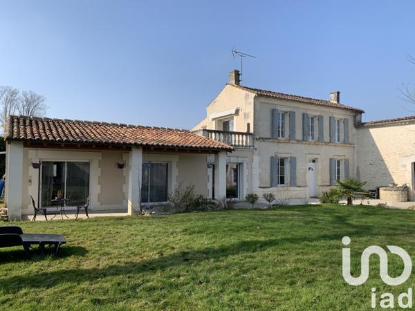 Maison à vendre 13 pièces 333 m² Bourg-Charente