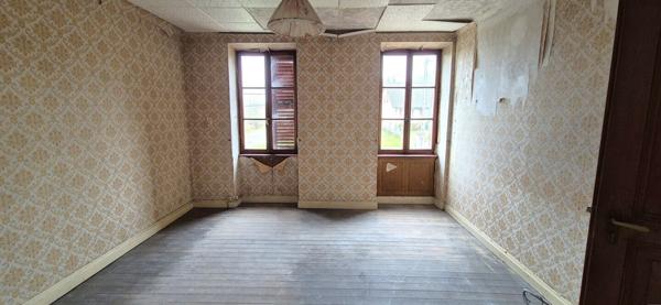 Maison 6 pièces avec grange et cave – Fort potentiel