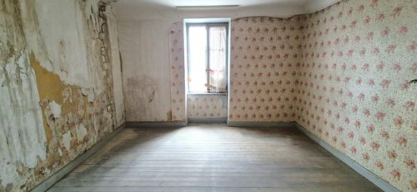 Maison 6 pièces avec grange et cave – Fort potentiel