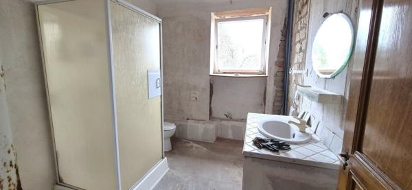 Maison 6 pièces avec grange et cave – Fort potentiel