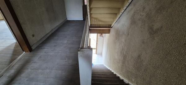 Maison 6 pièces avec grange et cave – Fort potentiel