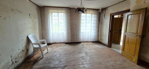 Maison 6 pièces avec grange et cave – Fort potentiel