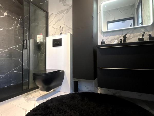 Magnifique plain-pied de 132 m² sur un terrain (faux 3 faces de 300 m²) construite en 2025  de style contemporaine