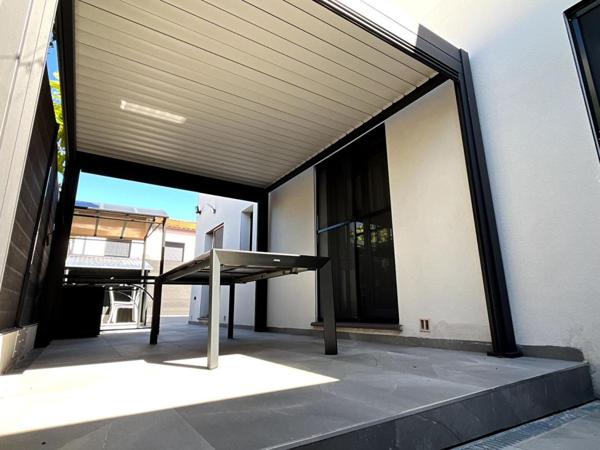 Magnifique plain-pied de 132 m² sur un terrain (faux 3 faces de 300 m²) construite en 2025  de style contemporaine