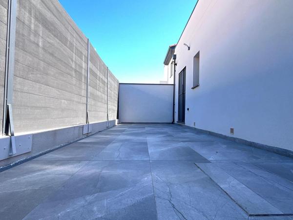 Magnifique plain-pied de 132 m² sur un terrain (faux 3 faces de 300 m²) construite en 2025  de style contemporaine