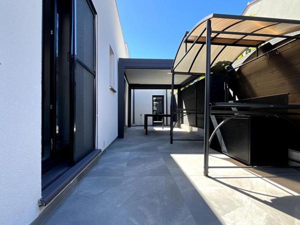 Magnifique plain-pied de 132 m² sur un terrain (faux 3 faces de 300 m²) construite en 2025  de style contemporaine