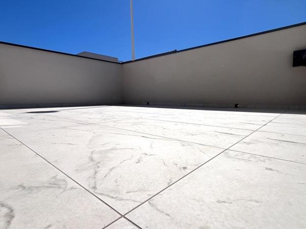 Magnifique plain-pied de 132 m² sur un terrain (faux 3 faces de 300 m²) construite en 2025  de style contemporaine