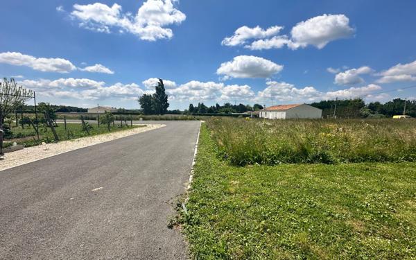 Terrain à vendre    Thénac