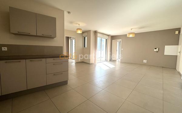 Vente
                Appartement69,46 m² - 3 Pièces -
                    SAINT MALO (35400)