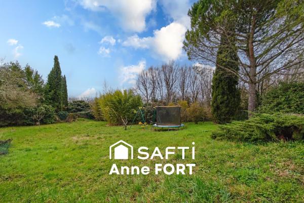 Maison en pierre en hameau, à rénover avec beau potentiel