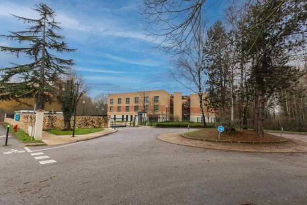 INVESTISSEMENT LOCATIF – Magny-les-Hameaux – Résidence d’Affaires Zenitude – 6,32 % de rentabilité