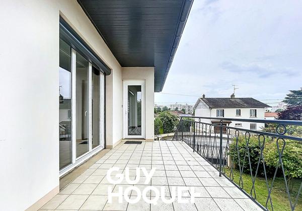 Villa 4 Chs + Bureau et Double Garage avec 600 m² de terrain environ - 71850 CHARNAY LES MACON