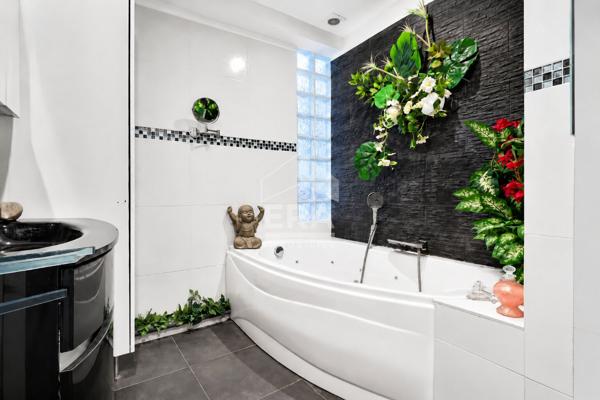 EN EXCLUSIVITÉ - joli T4 À VENDRE - Secteur Palais Longchamps à Marseille