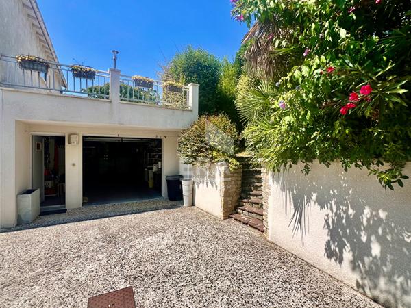 MAISON D'ARCHITECTE A VAUX SUR MER - A PROXIMITE DES COMMERCES ET DES PLAGES