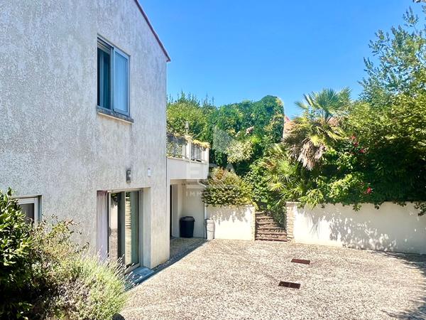 MAISON D'ARCHITECTE A VAUX SUR MER - A PROXIMITE DES COMMERCES ET DES PLAGES