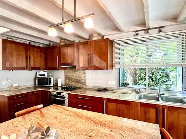 MAISON D'ARCHITECTE A VAUX SUR MER - A PROXIMITE DES COMMERCES ET DES PLAGES