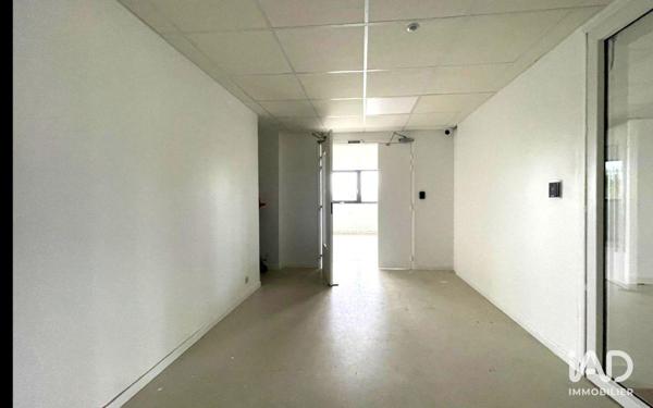 Local d’activité à vendre 179 m² Évry-Courcouronnes