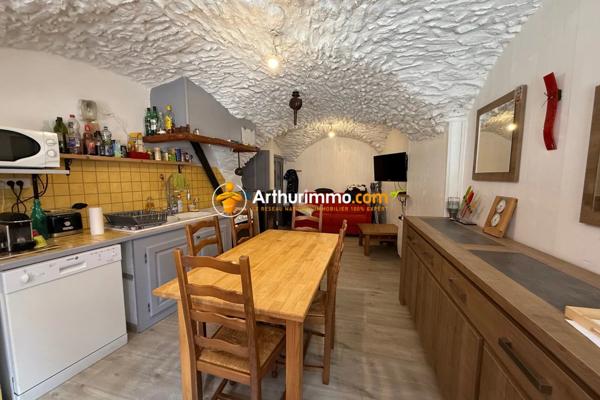 Vente                                                      Maison de village
                        
                     4 pièces                      84 m2                     à Château-Ville-Vieille