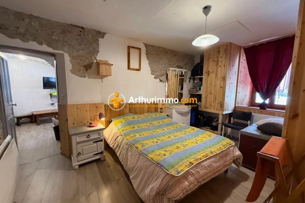 Vente                                                      Maison de village
                        
                     4 pièces                      84 m2                     à Château-Ville-Vieille