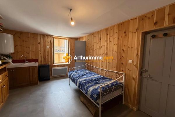 Vente                                                      Maison de village
                        
                     4 pièces                      84 m2                     à Château-Ville-Vieille