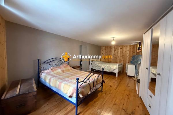 Vente                                                      Maison de village
                        
                     4 pièces                      84 m2                     à Château-Ville-Vieille