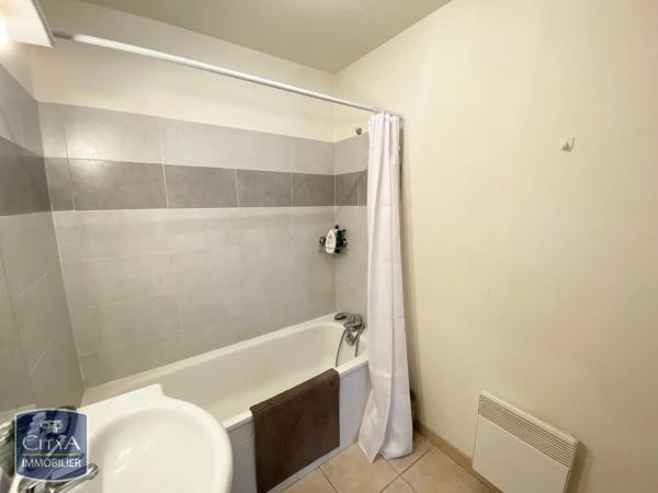 Appartement à louer 2 pièces 40.07m² Saint-Juéry (81160)