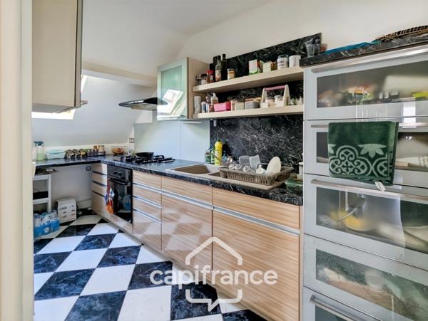 Appartement/ maison de ville à vendre, 3 pièces VELIZY VILLACOUBLAY (78), en duplex, type maison de ville, avec sous-sol et stationnement