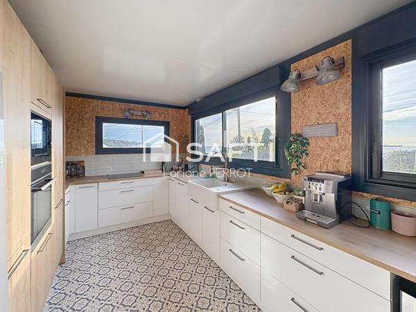 Vue Mer à Martigues , plage juste en face