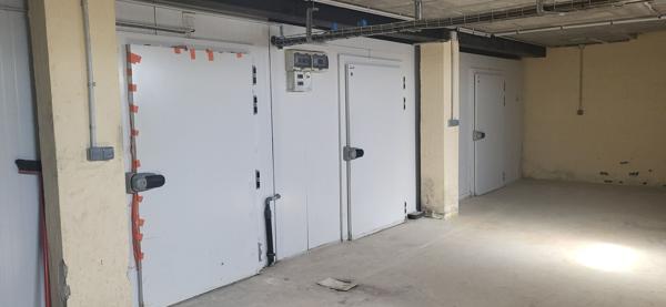 Fonds De Commerce
        
        - 750 m²