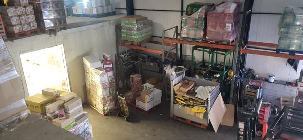 Fonds De Commerce
        
        - 750 m²